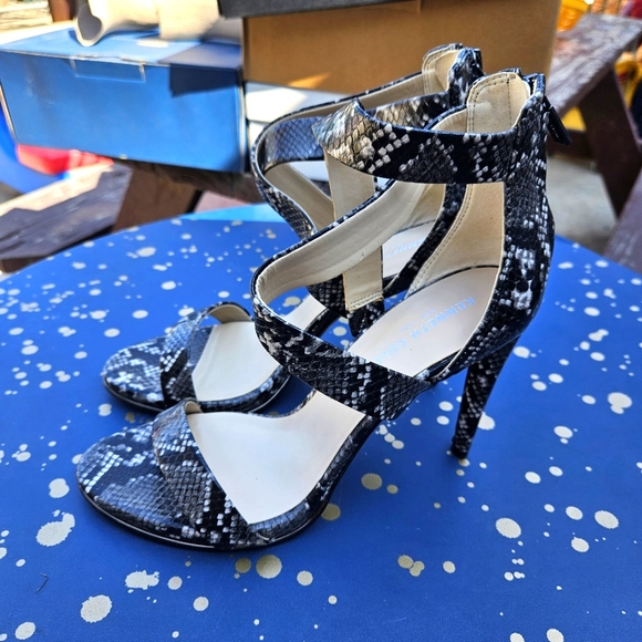 Kenneth Cole New York Brooke Cross Sandal Women's Size 9M - Picture 8 of 16